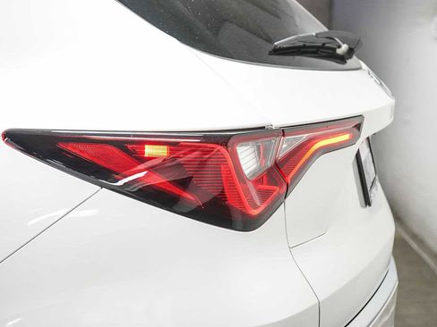 Used 2025 Acura MDX SH-AWD w/ Technology Package image 9