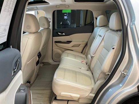 Used 2020 GMC Acadia Denali w/ Denali Ultimate Package AWD/4WD image 24