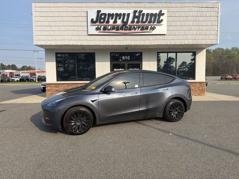 Used 2023 Tesla Model Y Long Range image 1