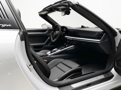 Used 2024 Porsche 911 Targa 4S w/ Premium Package image 46