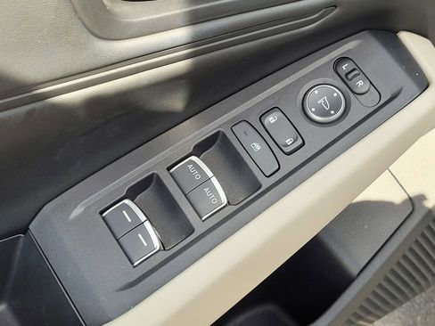 Used 2025 Honda Accord SE image 16