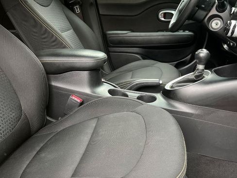 Used 2016 Kia Soul + FWD image 37
