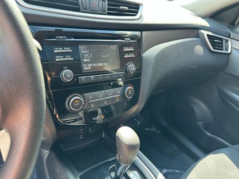 Used 2016 Nissan Rogue S w/ Appearance Package FWD image 15