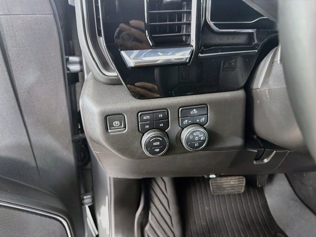 Used 2024 Chevrolet Silverado 1500 LT Trail Boss w/ Convenience Package II AWD/4WD image 11