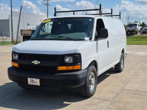 Used 2015 Chevrolet Express 2500 RWD image 3