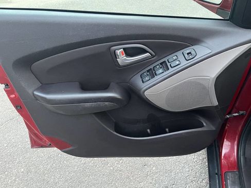 Used 2013 Hyundai Tucson Limited image 10