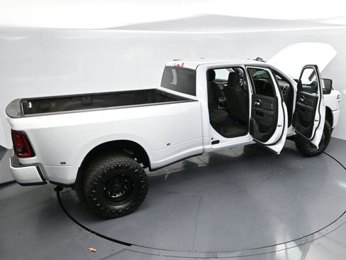 Used 2025 RAM 3500 Big Horn AWD/4WD image 33