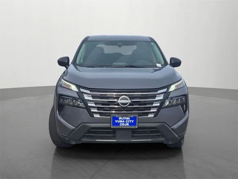Used 2024 Nissan Rogue S image 2
