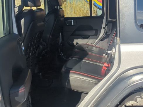 Used 2018 Jeep Wrangler Unlimited Rubicon image 14