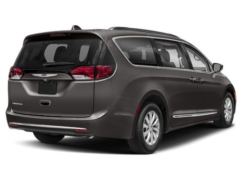 Used 2020 Chrysler Pacifica Touring-L FWD image 2