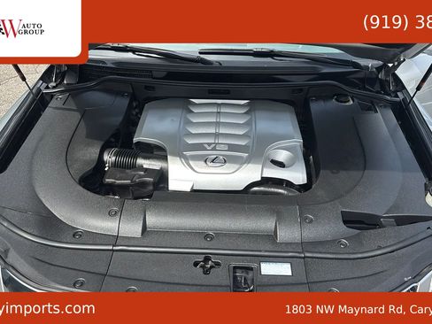 Used 2013 Lexus LX 570 4WD w/ Luxury Pkg image 32