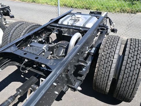 New 2024 Isuzu NPR image 18