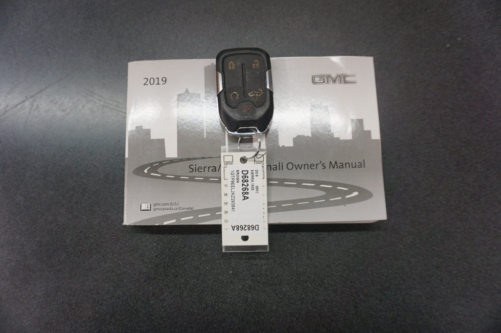 Used 2019 GMC Sierra 1500 AT4 w/ AT4 Premium Package AWD/4WD image 18