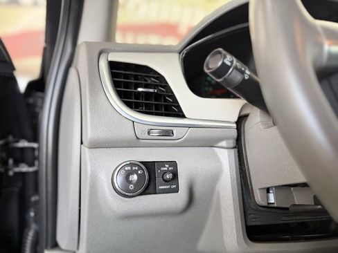 Used 2015 Chevrolet Traverse LTZ image 25