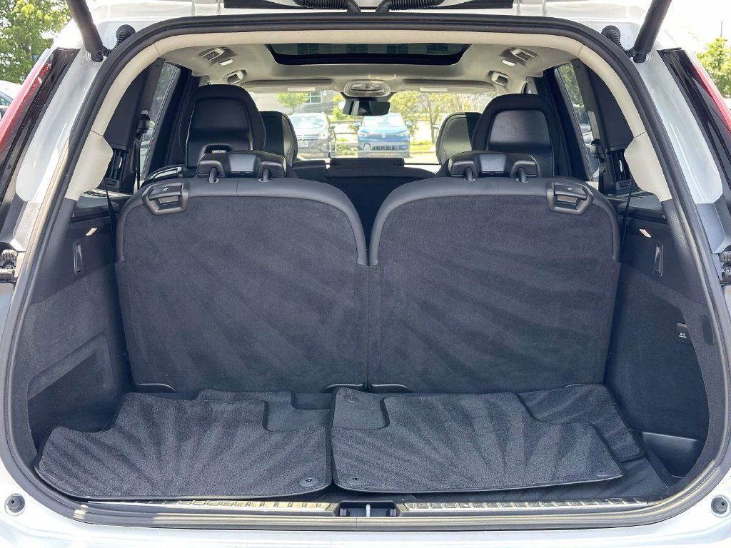 Used 2025 Volvo XC90 B6 Plus AWD/4WD image 16