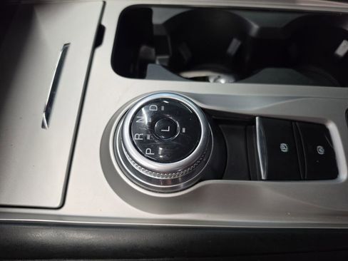 Used 2023 Ford Explorer XLT image 26