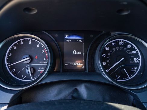 Used 2021 Toyota Camry SE w/ Carpet Mat Package (TMS) FWD image 26