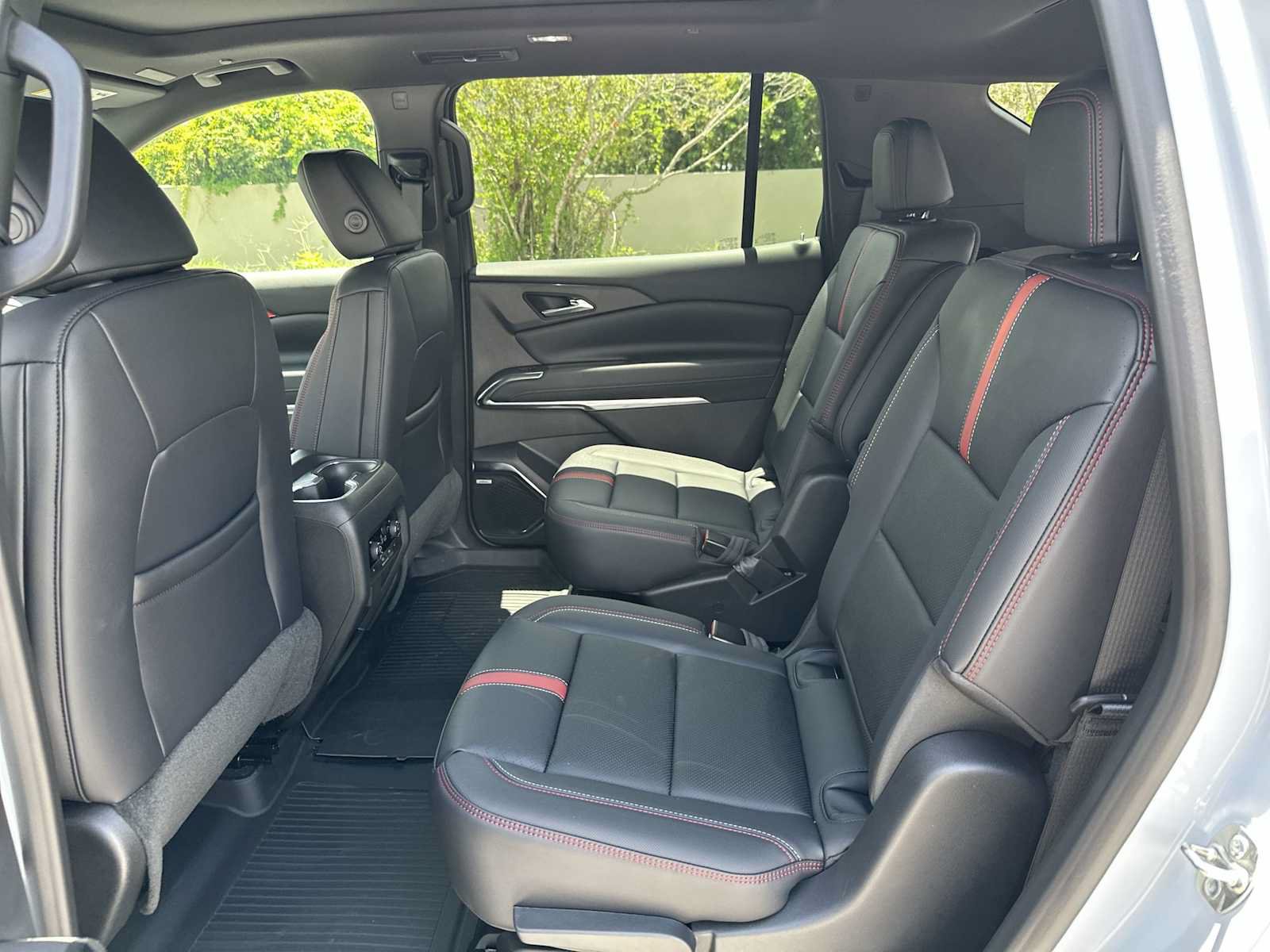 New 2026 Chevrolet Traverse RS w/ LPO, Floor Liner Package FWD image 18