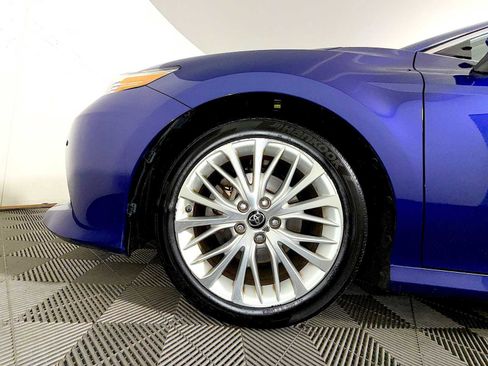 Used 2018 Toyota Camry XLE image 8