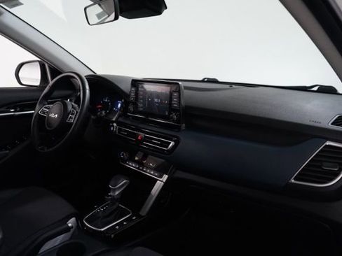 Used 2023 Kia Seltos S image 18