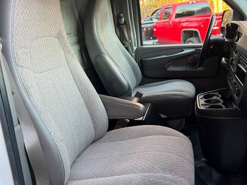 Used 2015 Chevrolet Express 2500 RWD image 24