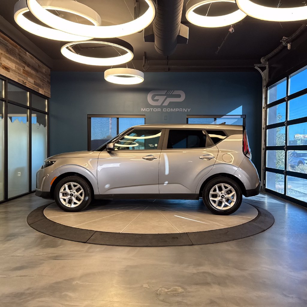 Used 2024 Kia Soul LX w/ Option Group 015 FWD image 6