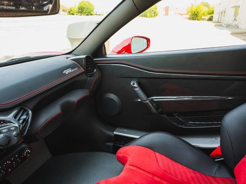 Used 2015 Ferrari 458 Speciale Coupe RWD image 77