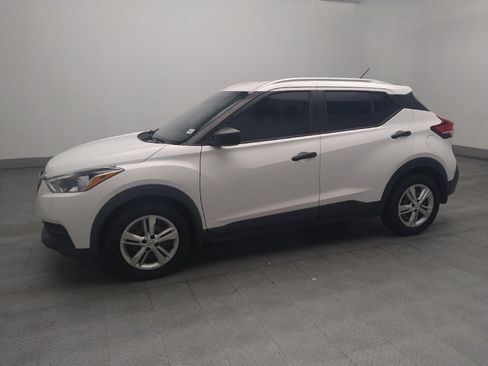 Used 2019 Nissan Kicks S FWD image 2