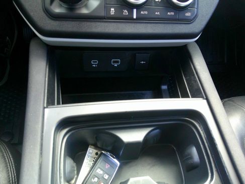 Used 2023 Land Rover Defender 110 S image 70