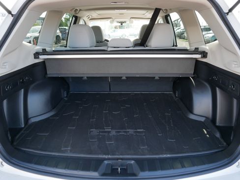 Used 2019 Subaru Forester Premium AWD/4WD image 18