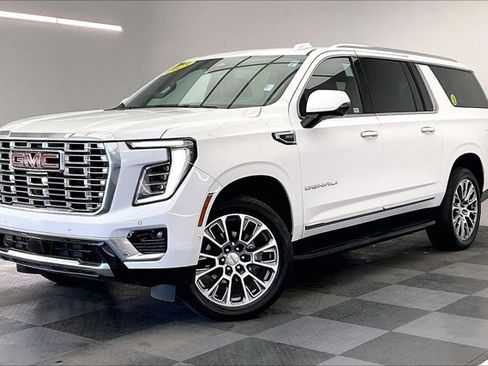 Used 2025 GMC Yukon XL Denali image 12