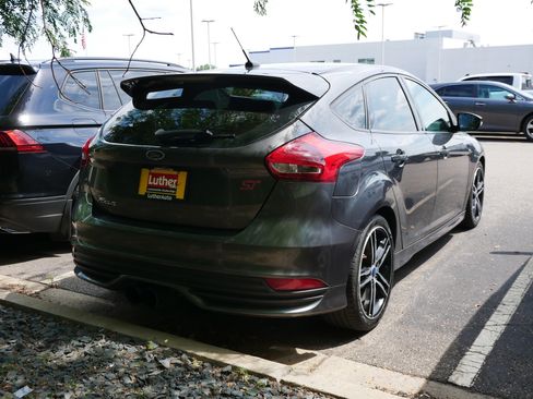 Used 2017 Ford Focus ST w/ Equipment Group 401A FWD image 4