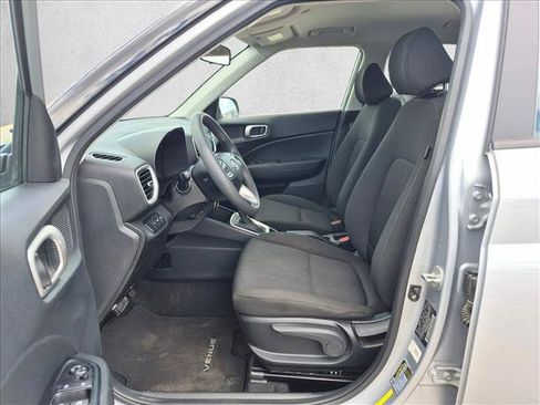 Used 2021 Hyundai Venue SE FWD image 17