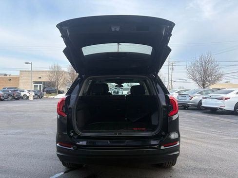 Used 2021 GMC Terrain SLE w/ Driver Convenience Package image 6