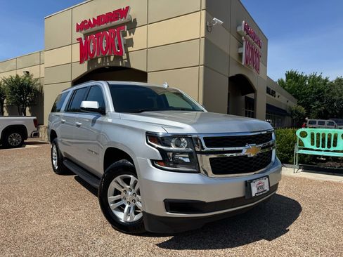 Used 2019 Chevrolet Suburban LS RWD image 1