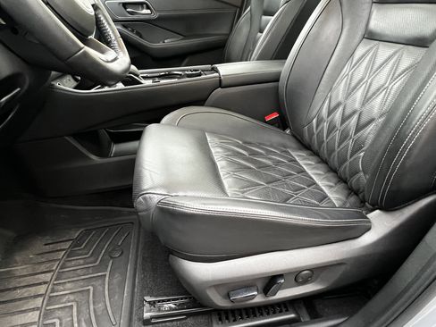 Used 2022 Nissan Rogue Platinum w/ Head-Up Display Package image 17