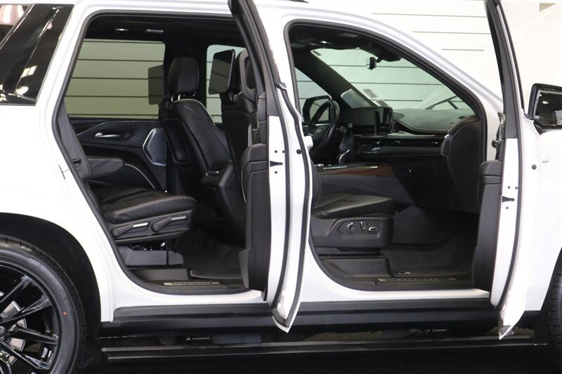 Used 2024 Cadillac Escalade Sport Platinum w/ LPO, ONYX Package AWD/4WD image 39