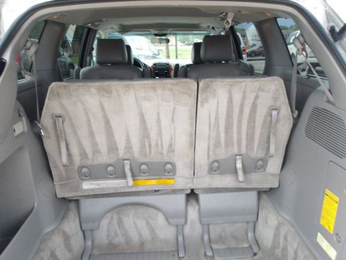 Used 2010 Toyota Sienna FWD image 12