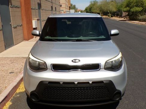 Used 2015 Kia Soul + image 2