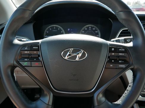 Used 2017 Hyundai Sonata Limited image 25