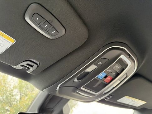 Used 2025 Jeep Wagoneer L Series III image 32