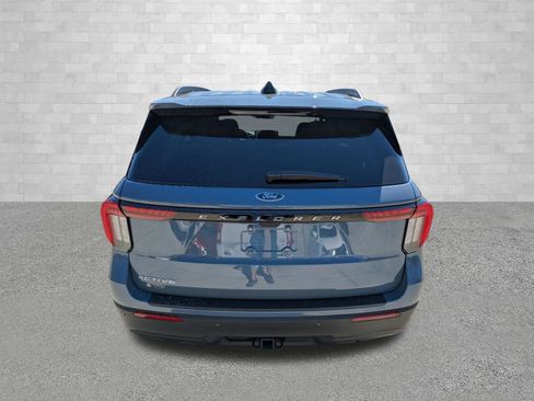 Used 2025 Ford Explorer Active image 3