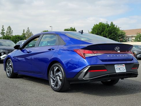 Certified 2025 Hyundai Elantra Sport image 28