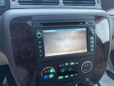 Used 2011 GMC Yukon Denali image 29