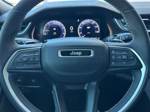 Used 2024 Jeep Grand Cherokee Altitude image 23