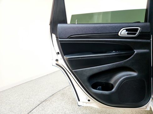 Used 2019 Jeep Grand Cherokee Altitude image 15