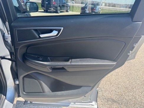 Used 2022 Ford Edge SE image 30