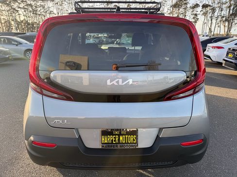 Used 2022 Kia Soul LX w/ Technology Package FWD image 4