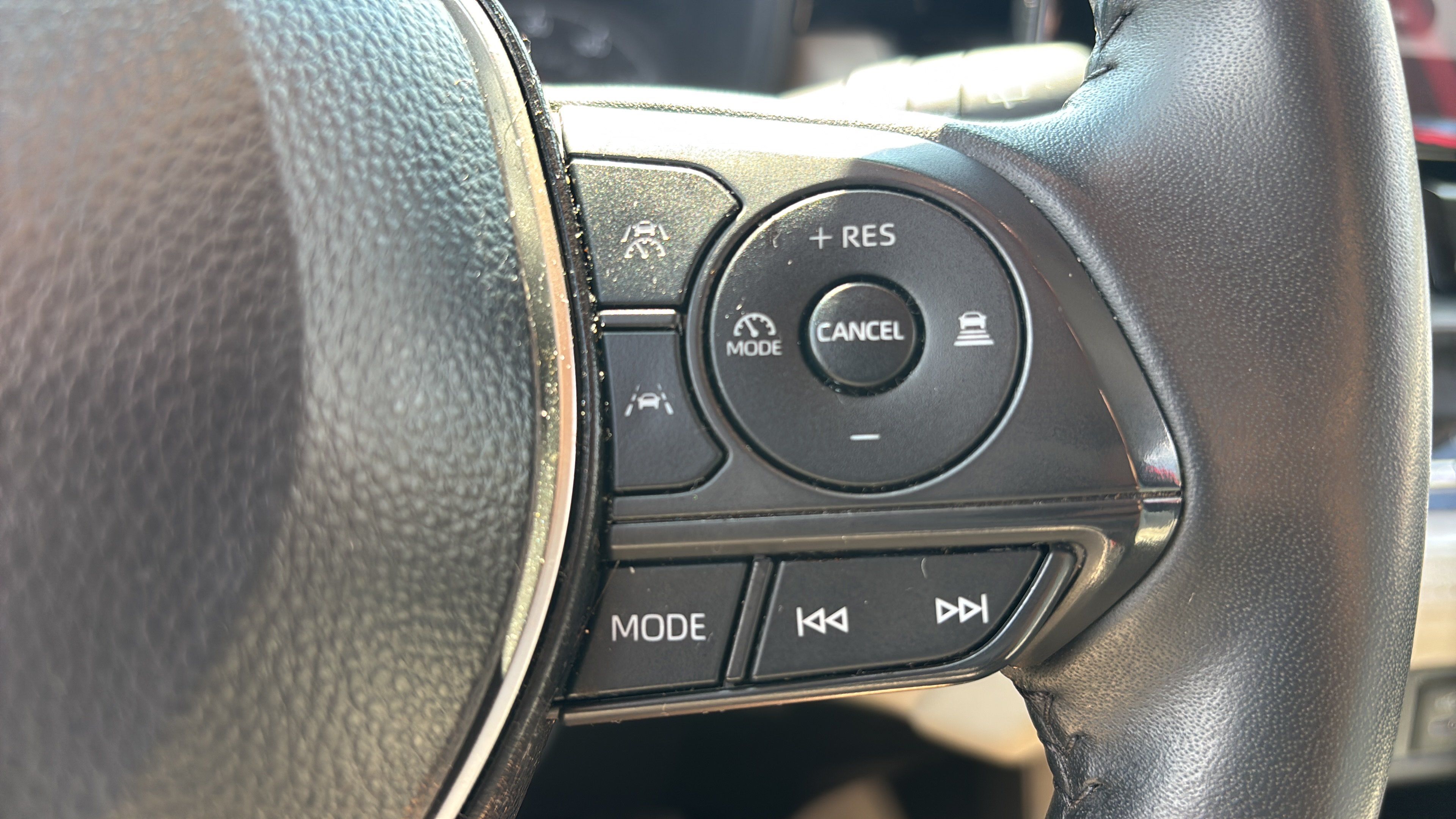 Used 2025 Toyota Corolla Cross LE FWD image 24