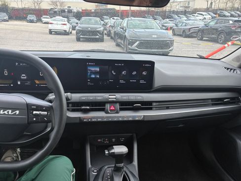 Used 2025 Kia K4 LXS image 28